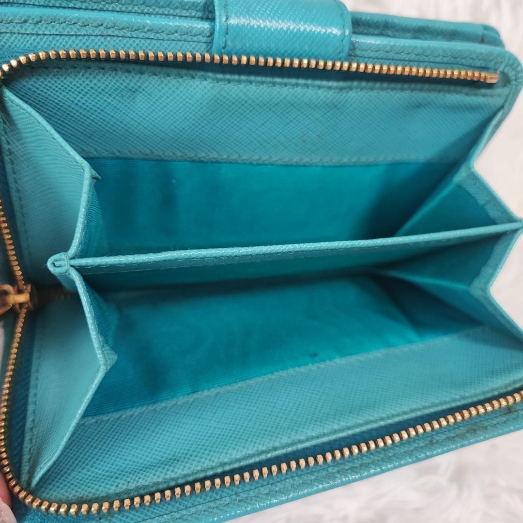 PRADA プラダ 折り財布 ロゴ金具 サフィアーノレザー ターコイズ