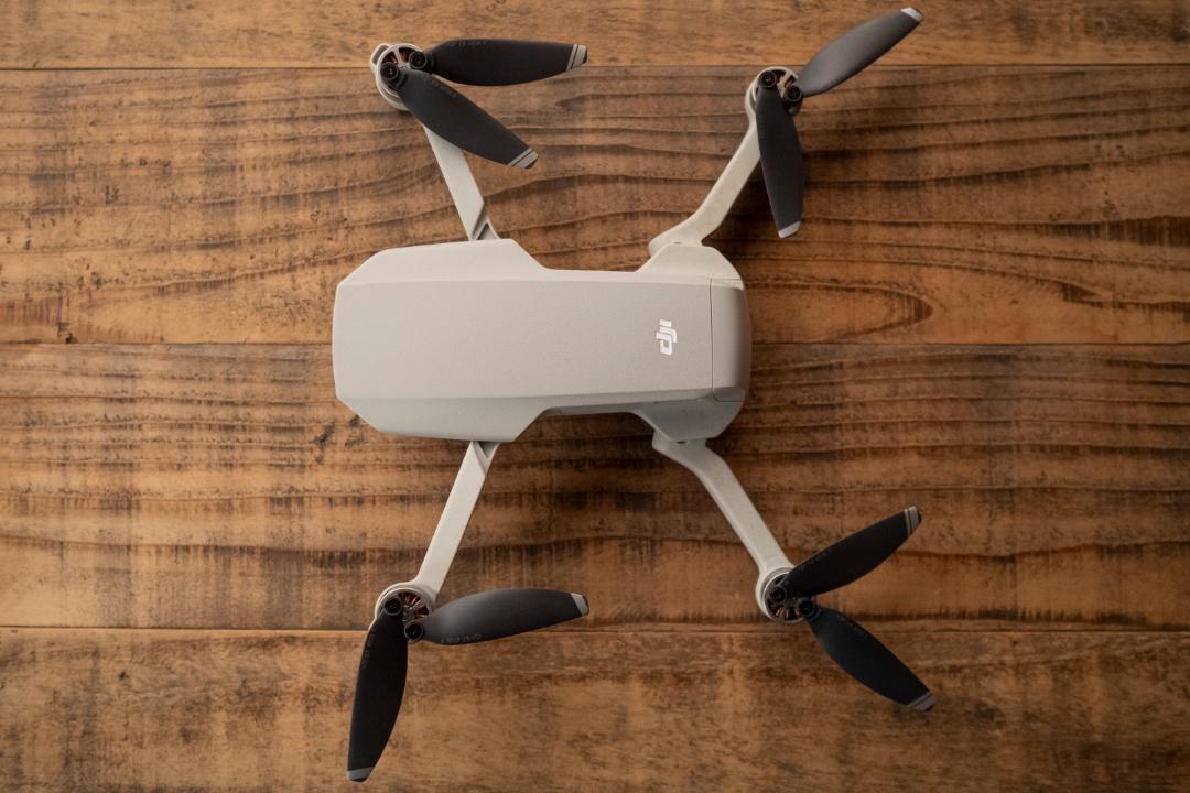★ DJI