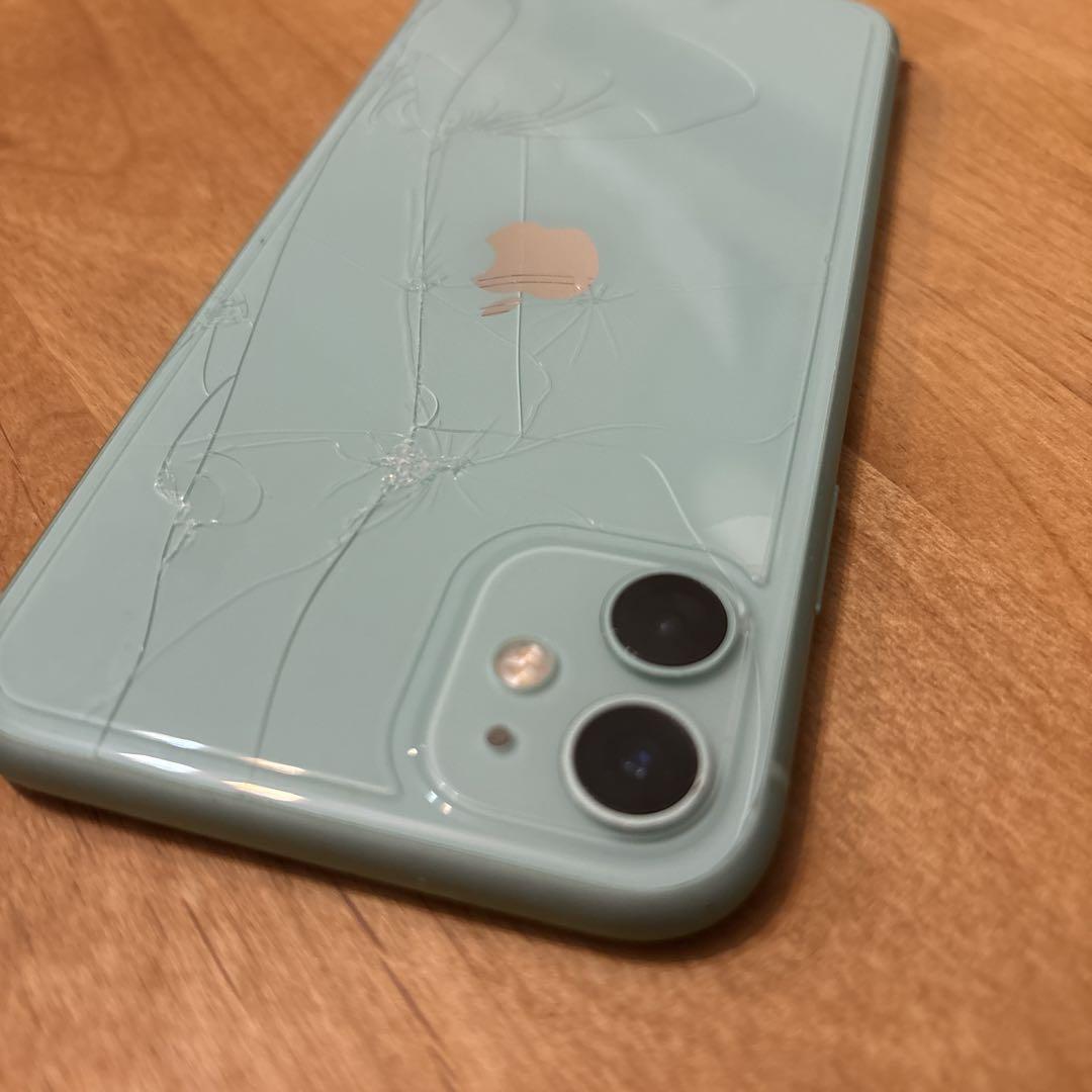 背面割れ】iPhone 11 64GB グリーン SIMロックなし
