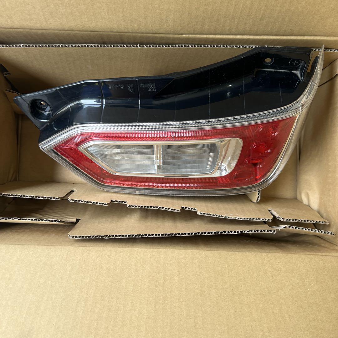 スズキワゴンR MH85S MH95S右テールレンズ35650-63R01