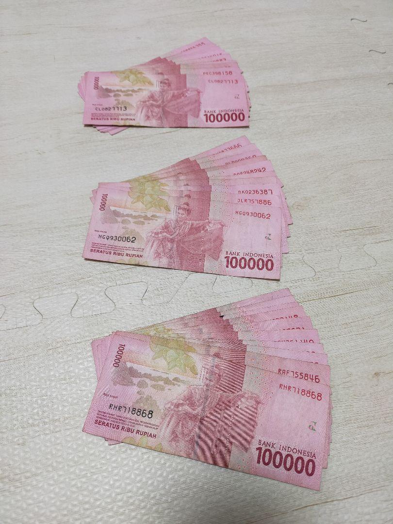インドネシア　１０万ルピア紙幣　3０枚セット(300万ルピア)