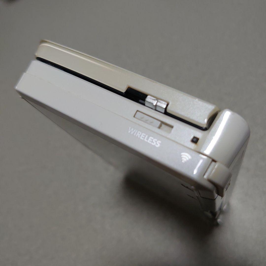 ニンテンドー3DS アイスホワイト、充電アダプター、とびたせどうぶつの森