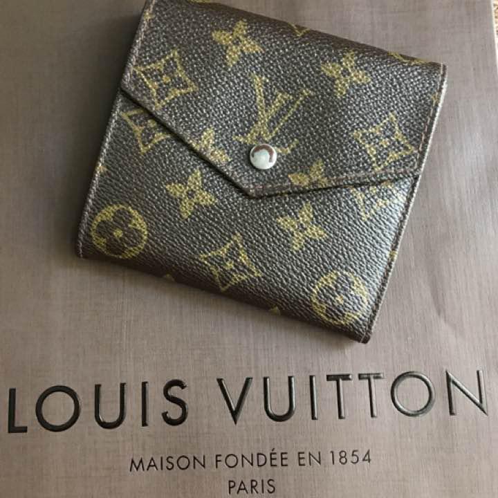 ルイヴィトン 二つ折り 財布