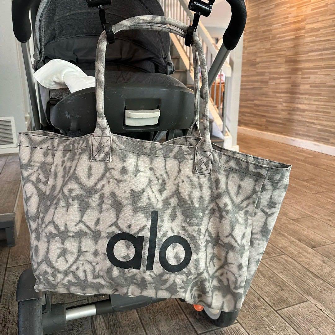 Alo Yoga ショッパートートバッグ グレー タイダイ - メルカリ