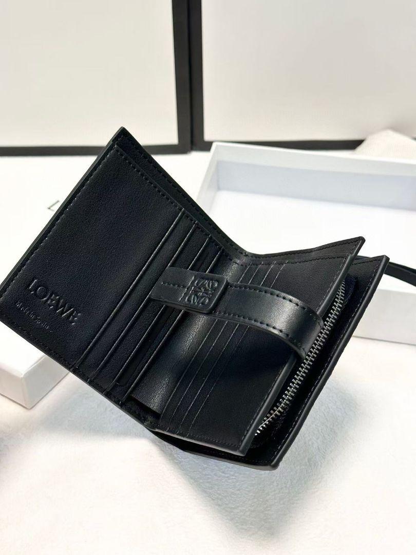 LOEWE 三つ折り財布 4色展開
