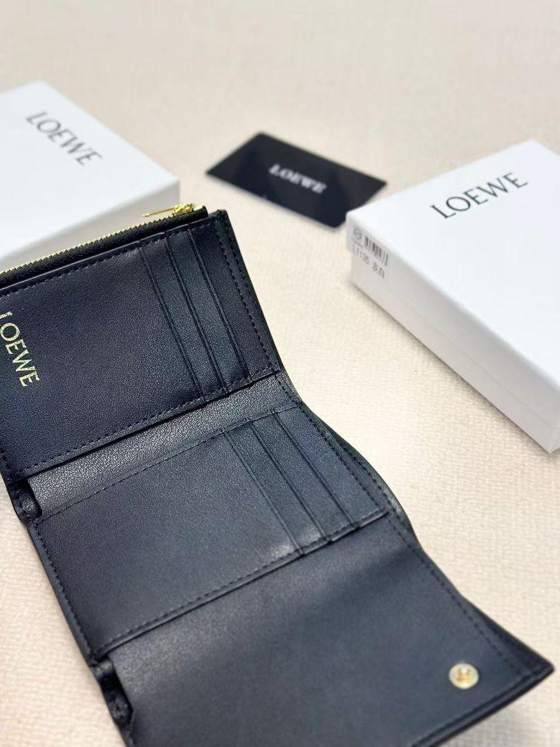 LOEWE 三つ折り財布 4色展開
