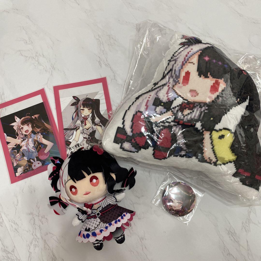 にじさんじ　夜見れな　Vtuber クッション　ぬいぐるみ　缶バッジ　ブロマイド
