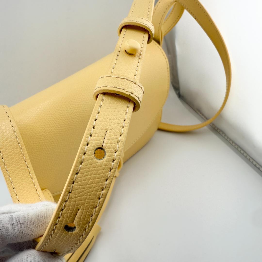 ✨希少色未使用品✨ FURLA フルラ タッセル　ショルダーバッグ　ミニ