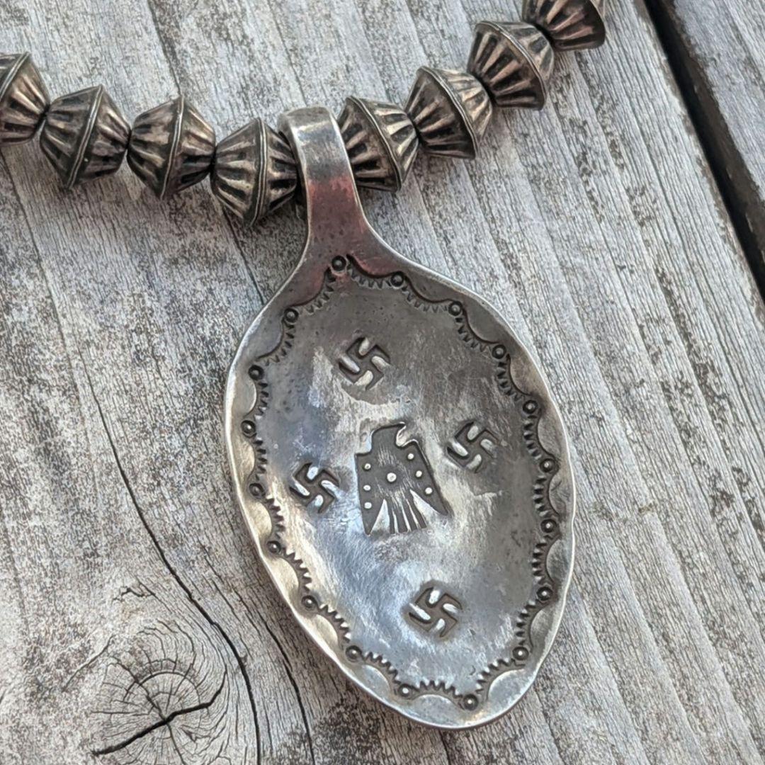 ハンドメイドのシルバートップ ヴィンテージインディアンジュエリー風 ハンドメイドのシルバートップ ヴィンテージインディアンジュエリー風