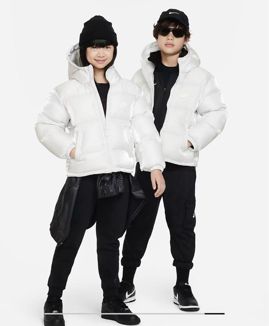 未使用品　Nike　キッズ　140 cm ジャケット