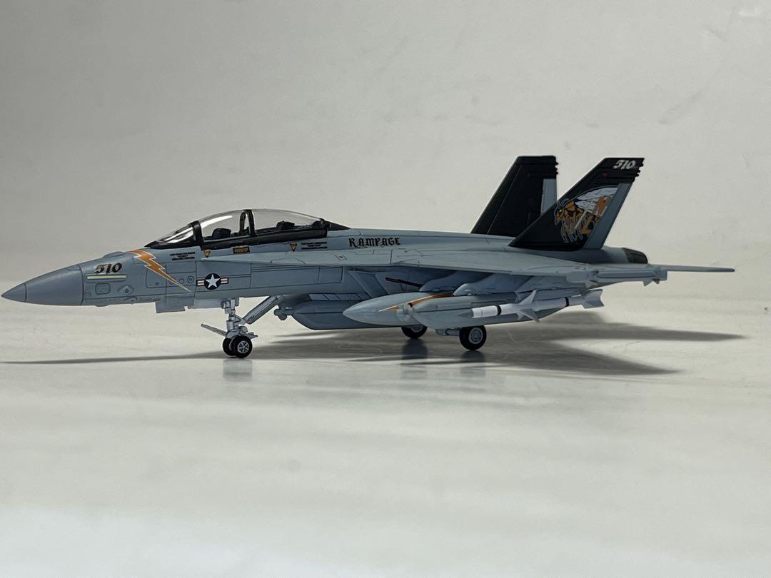 ドラゴン  1/144  F/A-18F/G  （完成品 4機）