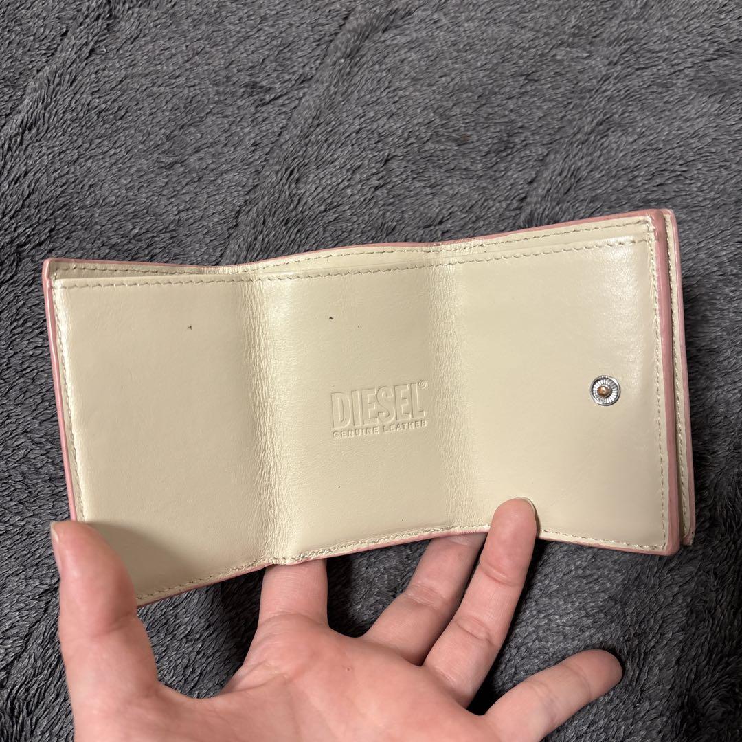 安い割引 DIESEL ピンク 三つ折り財布 レザー クロコ 小物