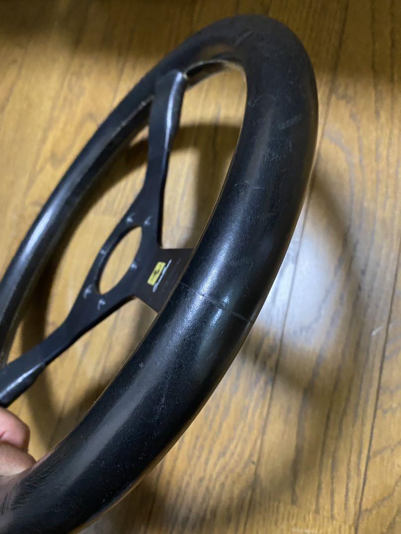 momo正規品 キャバリーノ 35パイ レザーステアリング ロゴ綺麗