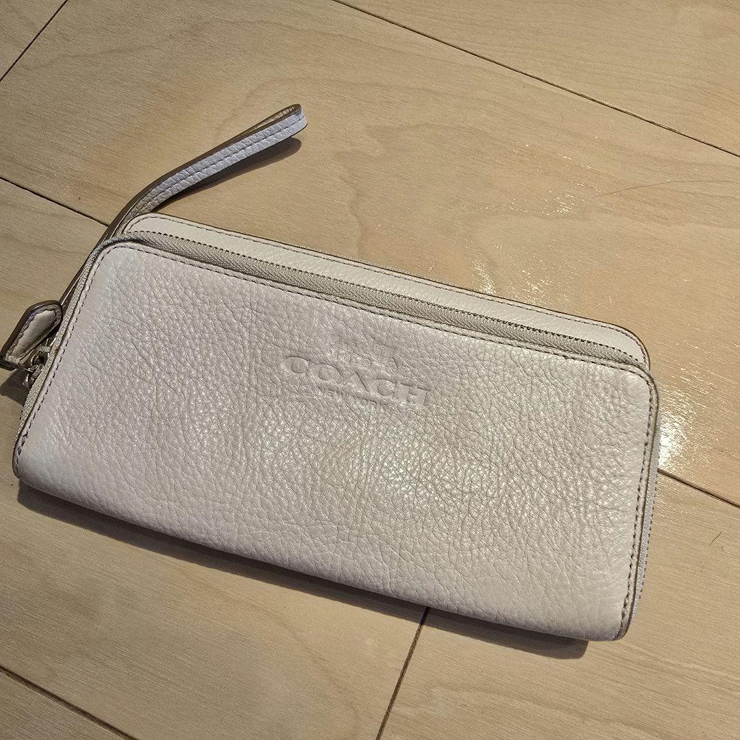 お気に入り COACH ホワイトレザー 長財布 - メルカリ 小物