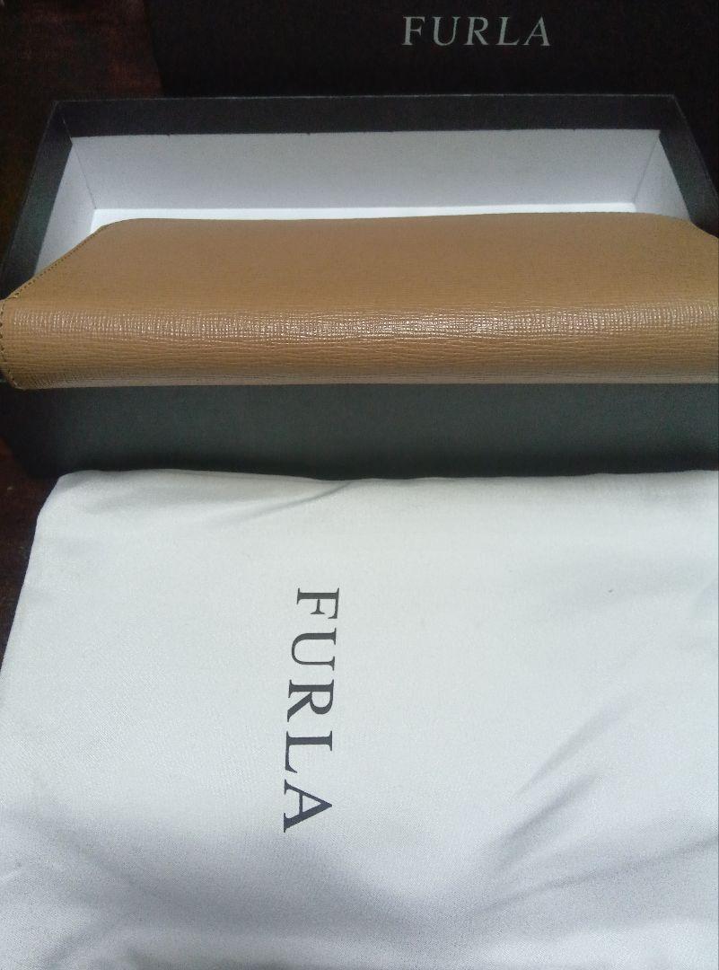 FURLA ベージュラウンド 長財布