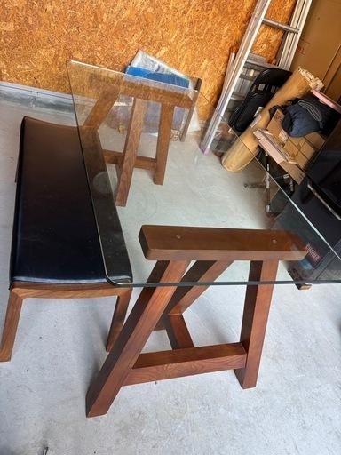 ガラスと木製のテーブルとベンチセット