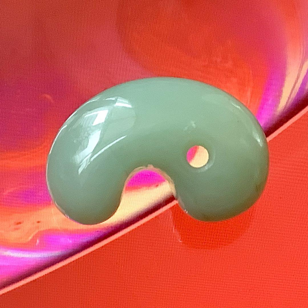 ⭕️縁起良い勾玉‼️　糸魚川翡翠*ジェダイト勾玉　稀な超高品質　鑑定付の極上一生物‼️