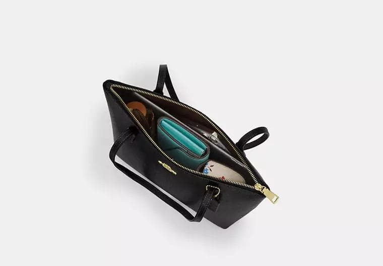 コーチ シンプルで洗練されたデザインの黒いトートバッグ。 コーチ シンプルで洗練されたデザインの黒いトートバッグ。