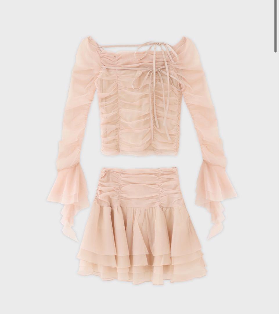 Chiffon mesh gathered setup