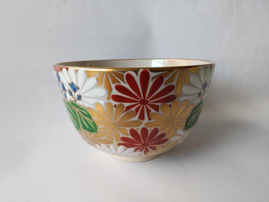 京焼 加藤松香 菊桐絵 茶碗 茶道具 共箱 新品 未使用 保管品 です。