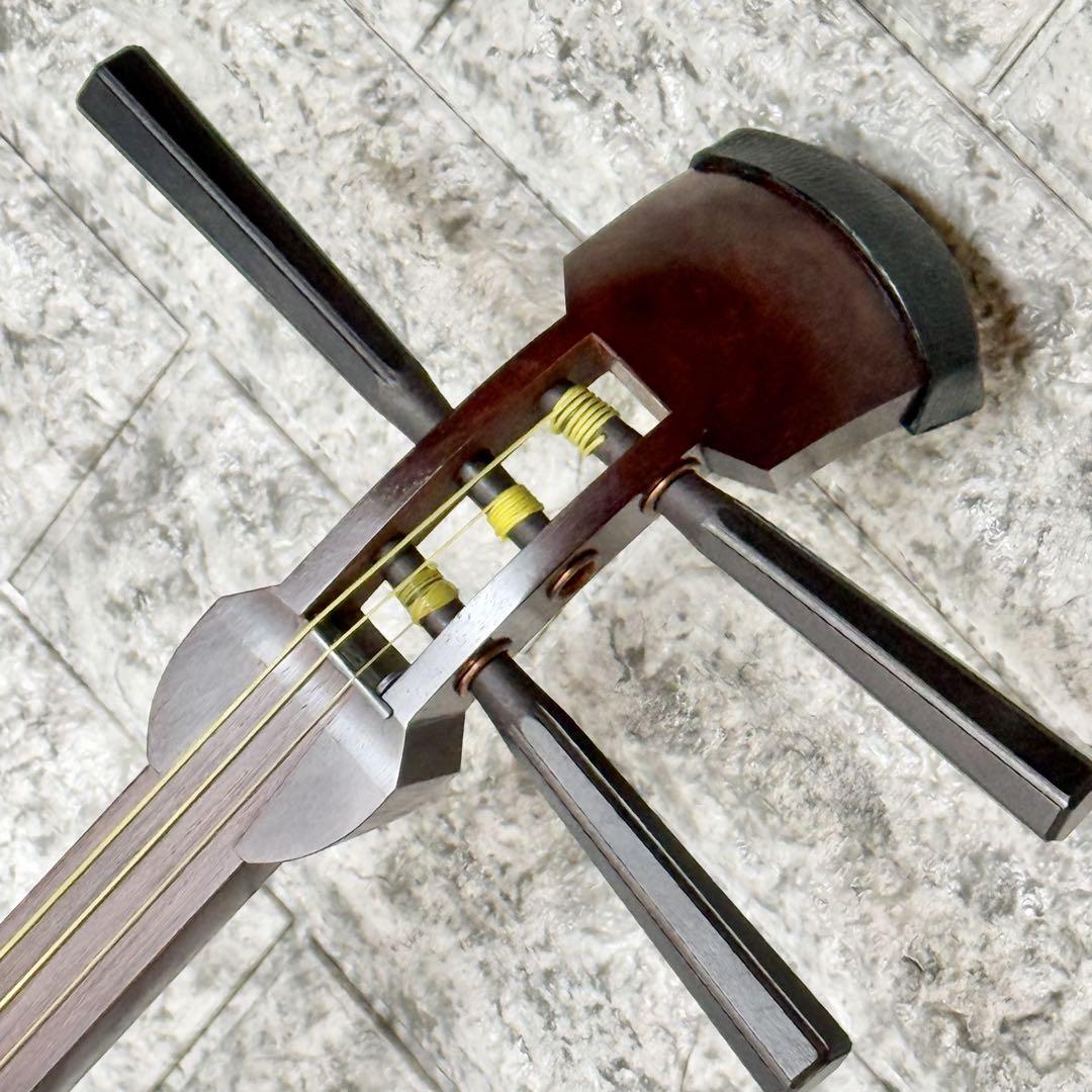 定期入れの 中棹三本継 三味線 紫檀・紅木 撥・ハードケース付き - メルカリ 和楽器