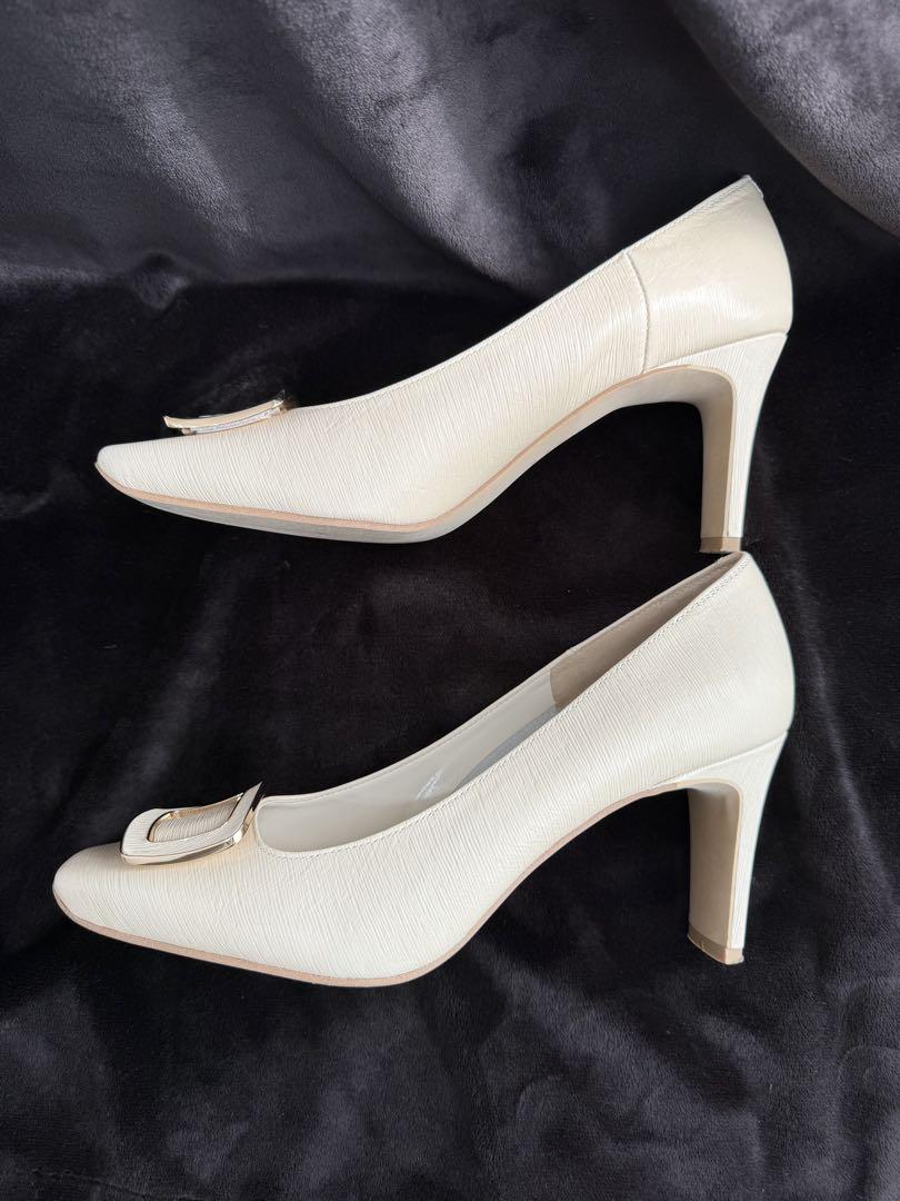 美品 DIANA ダイアナ 23.5 パンプス プレート 本革 ベージュ 白 美品 DIANA ダイアナ 23.5 パンプス プレート 本革 ベージュ 白