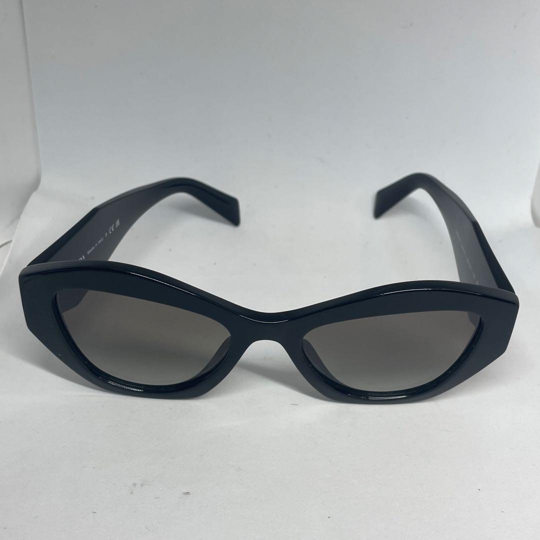 新製品情報も満載 ロゴ入り PRADA✨プラダ ブラック サングラス キャットアイ 小物