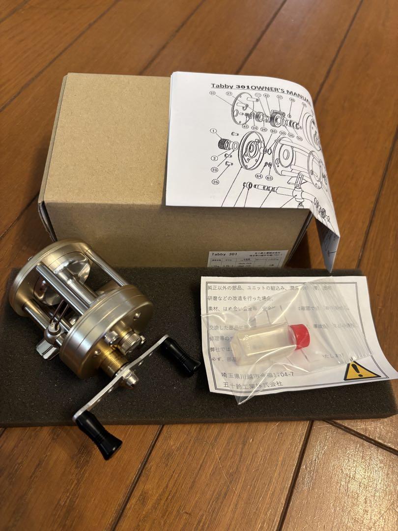 新品 未使用 五十鈴Tabby 301 ベイトリール 新品 未使用Tabby 301 ベイトリール