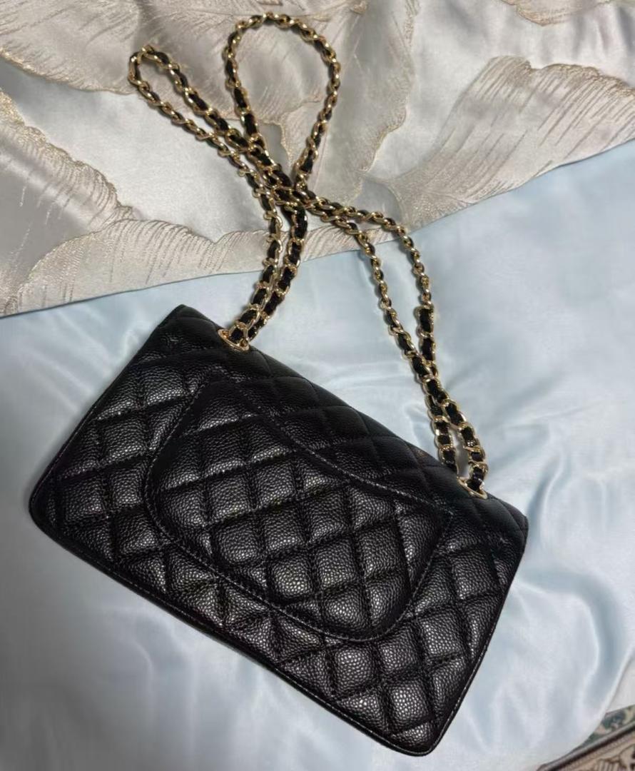 CHANEL ブラック レザー ショルダーバッグ - メルカリ