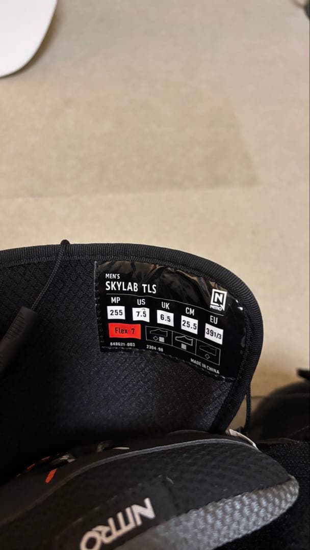 スノーボード3点セット(板+ビンディング+ブーツ)+おまけケース付き スノーボード3点セット(板+ビンディング+ブーツ)+おまけケース付き