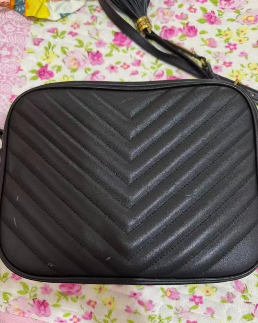 YSL ブラック ショルダーバッグ 中型 YSL ブラック ショルダーバッグ 中型