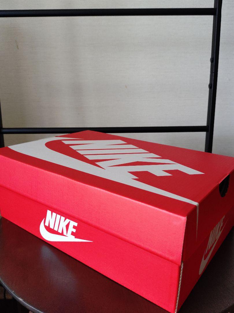 ★ NIKE