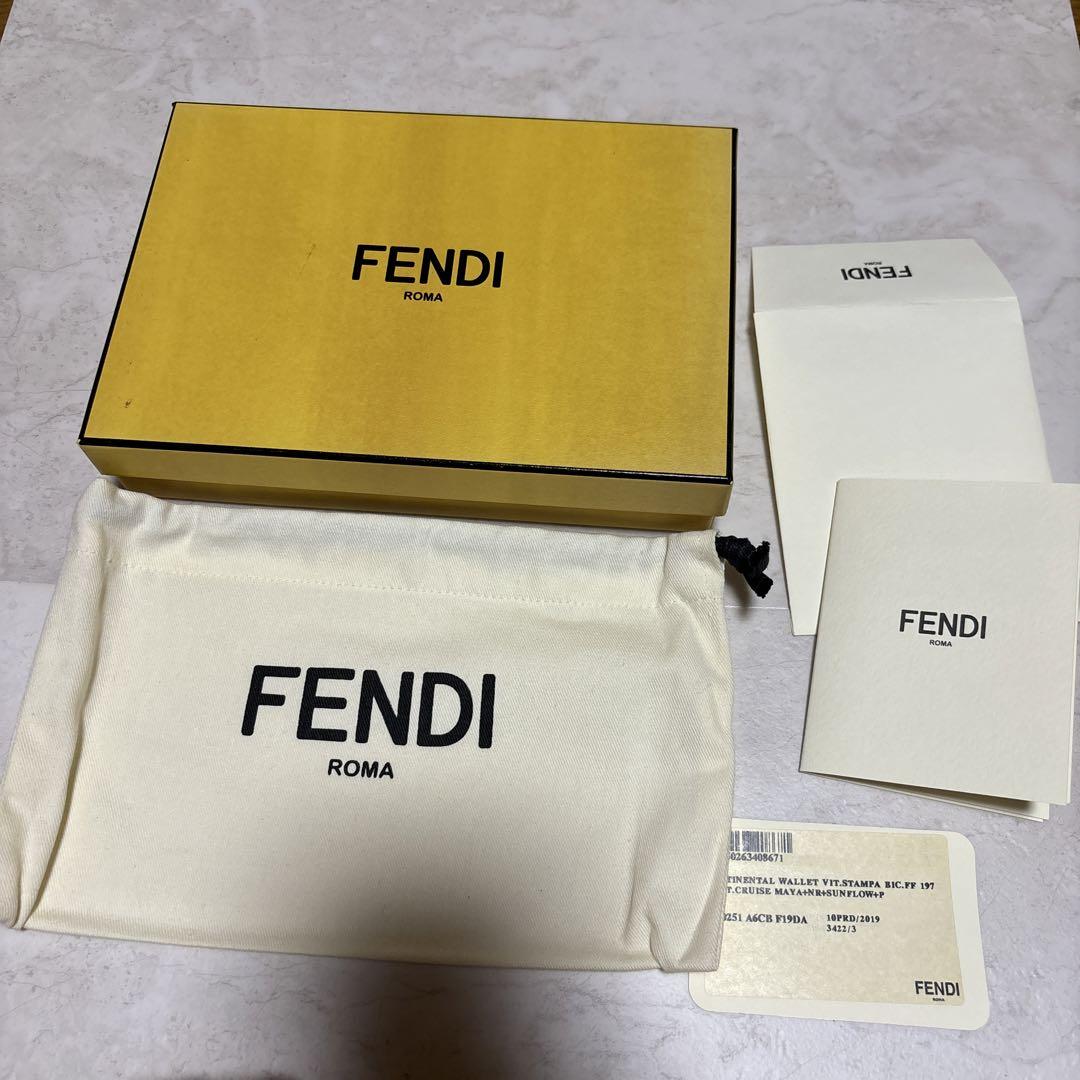 FENDI ロゴ入り長財布 イエロー/ブラウン　気持ちのいい手触りの本革