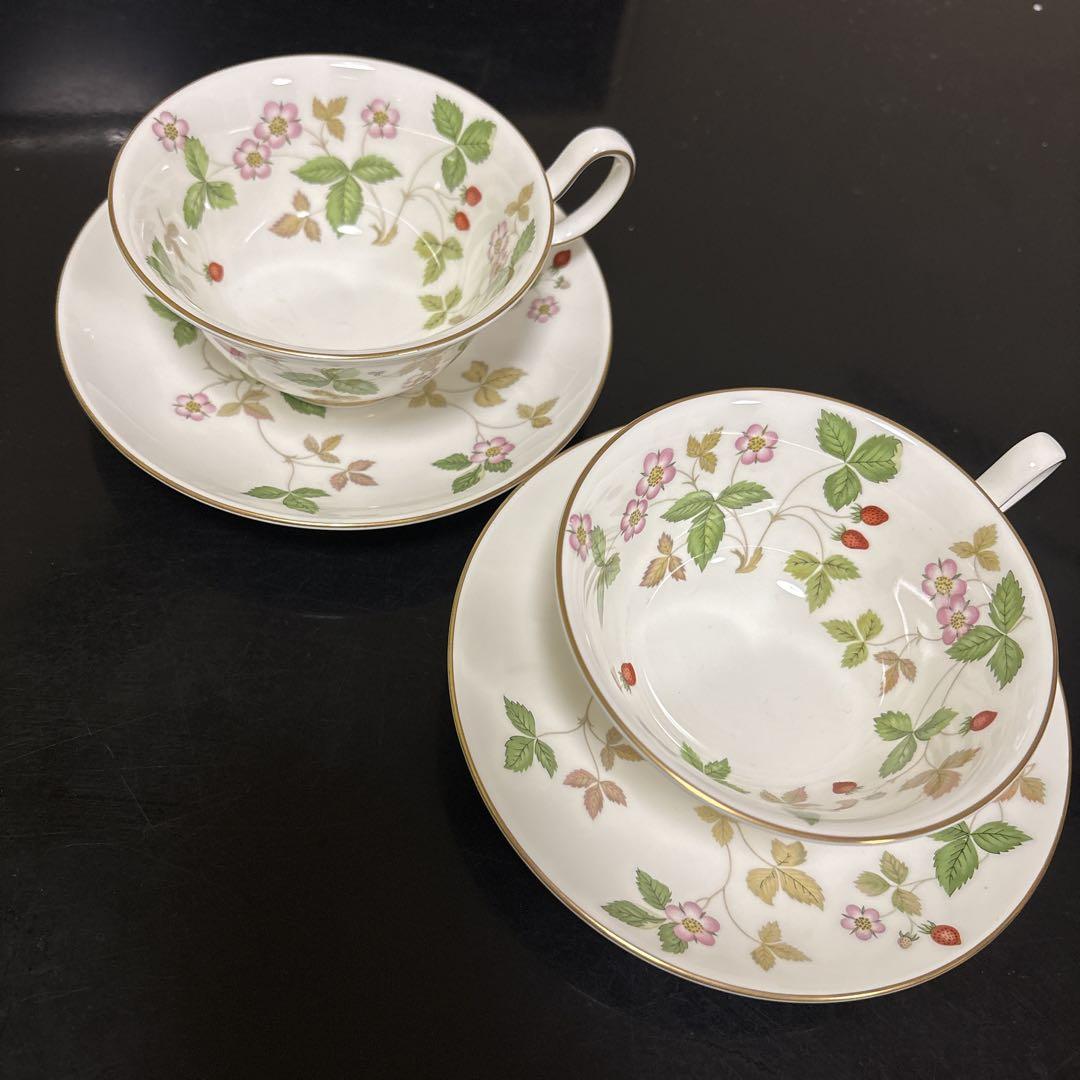 Wedgwood ウェッジウッドティーカップ＆ソーサー ワイルドストロベリー黒壺