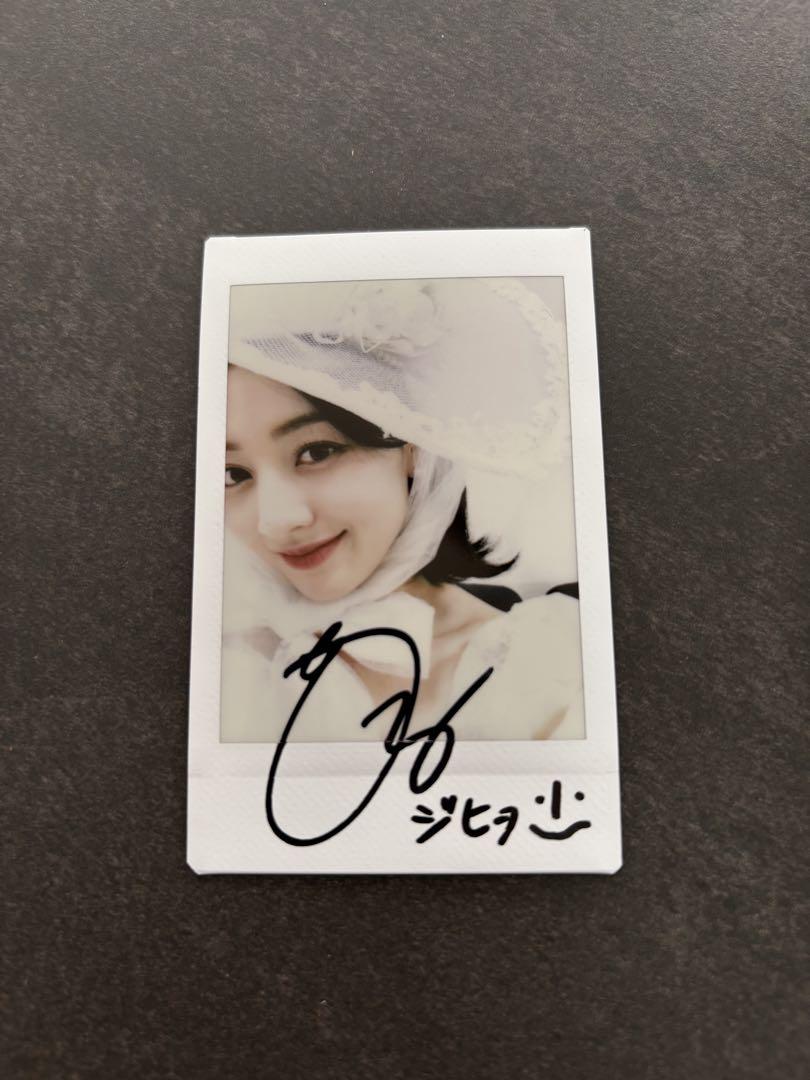 TWICE ジヒョ　サイン入りチェキ TWICEジヒョ直筆サイン入りチェキ - メルカリ
