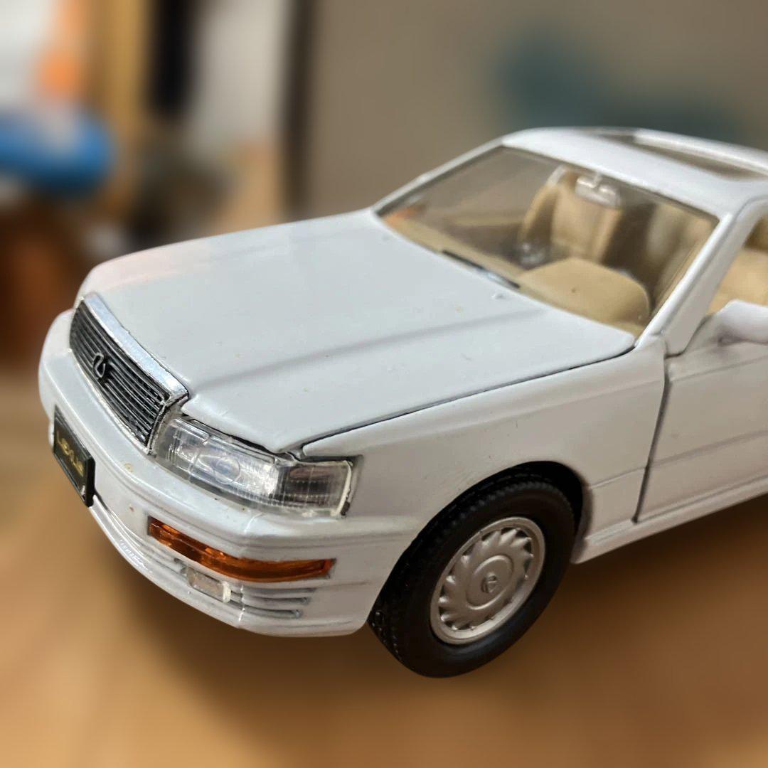 クリスマスツリー特価！ Lexus LS400 1989 ミニカー 1/24 - メルカリ ミニカー