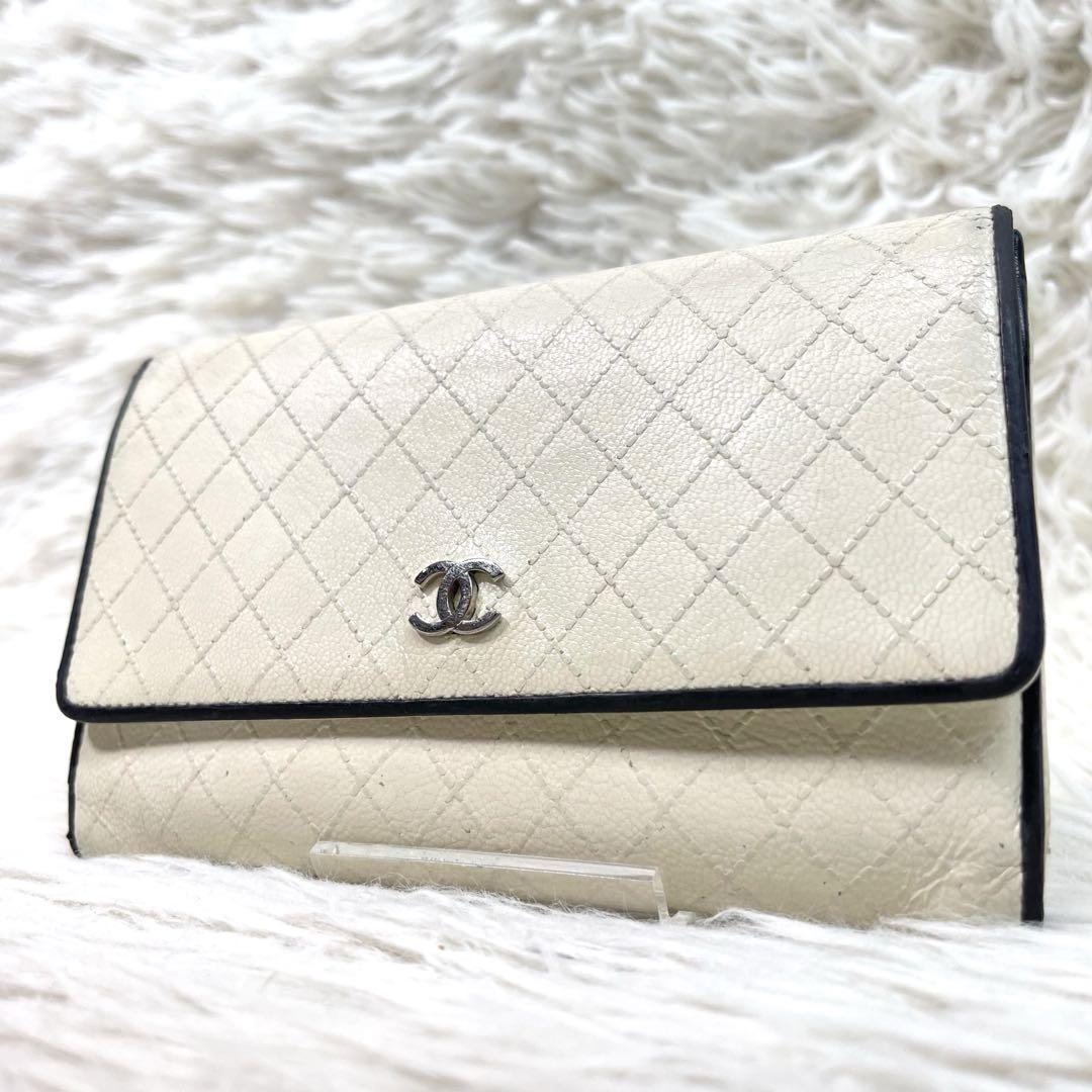 シャネル CHANEL 二つ折り 財布 ココマーク 白 ココボタン ギャランティカード付き シャネル CHANEL 二つ折り 長財布 ココ