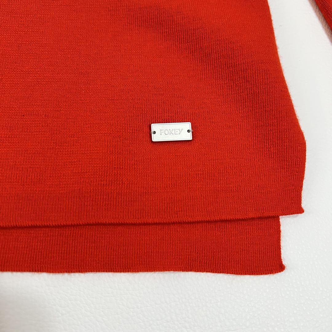美品 Foxey フォクシー ニット セーター ロゴプレート クルー