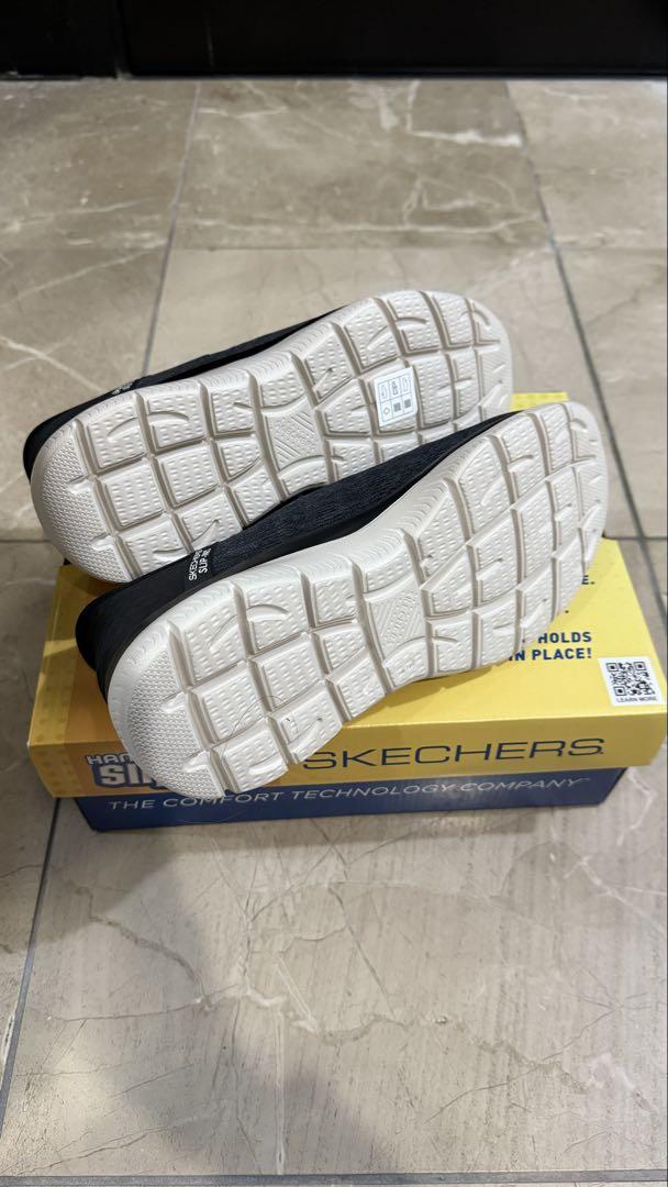 SKECHERS Hands Free Slip-Ins 黒　232469