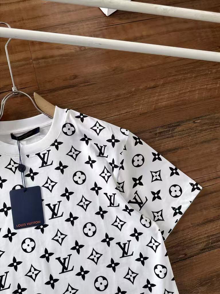 ♥Louis VuittonプリントTシャツ834~`- M - メルカリ