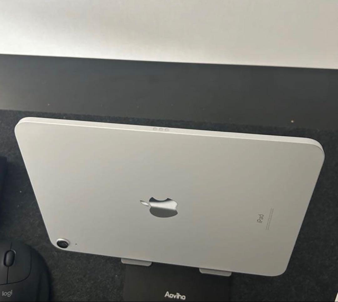 Apple iPad 10th 11インチ シルバー 本体 バッテリー98% Apple iPad 10th 11インチ シルバー 本体 バッテリー98%