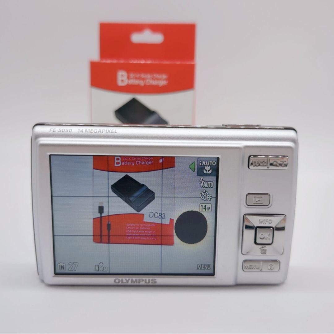 OLYMPUS FE-5050 動作品 デジカメ シルバー バッテリー 充電器付
