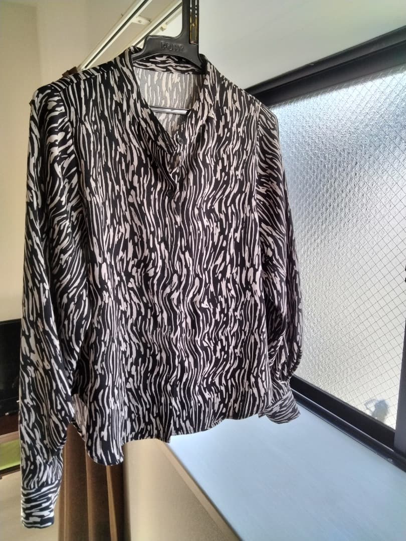 ゼブラ柄長袖シャツ バンドカラー カラー