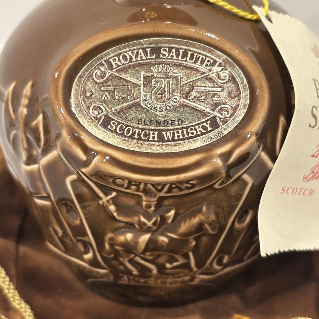 【未開栓】ロイヤルサルート 21年 ウイスキー 茶系陶器ボトル Q8 未開栓】ロイヤルサルート 21年 ウイスキー 茶系陶器ボトル Q8