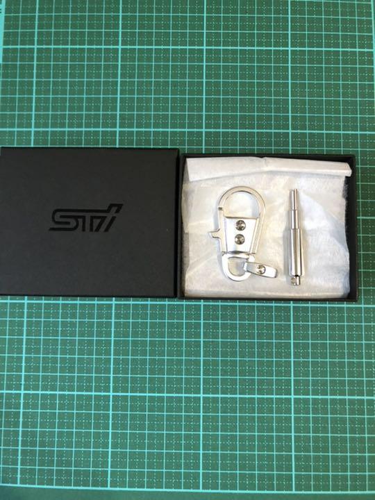 モチーフに お値下げ STIパーツキーチャームフック スバルSUBARU キーホルダーセット 9Nk1v-m34044032143 デザインは