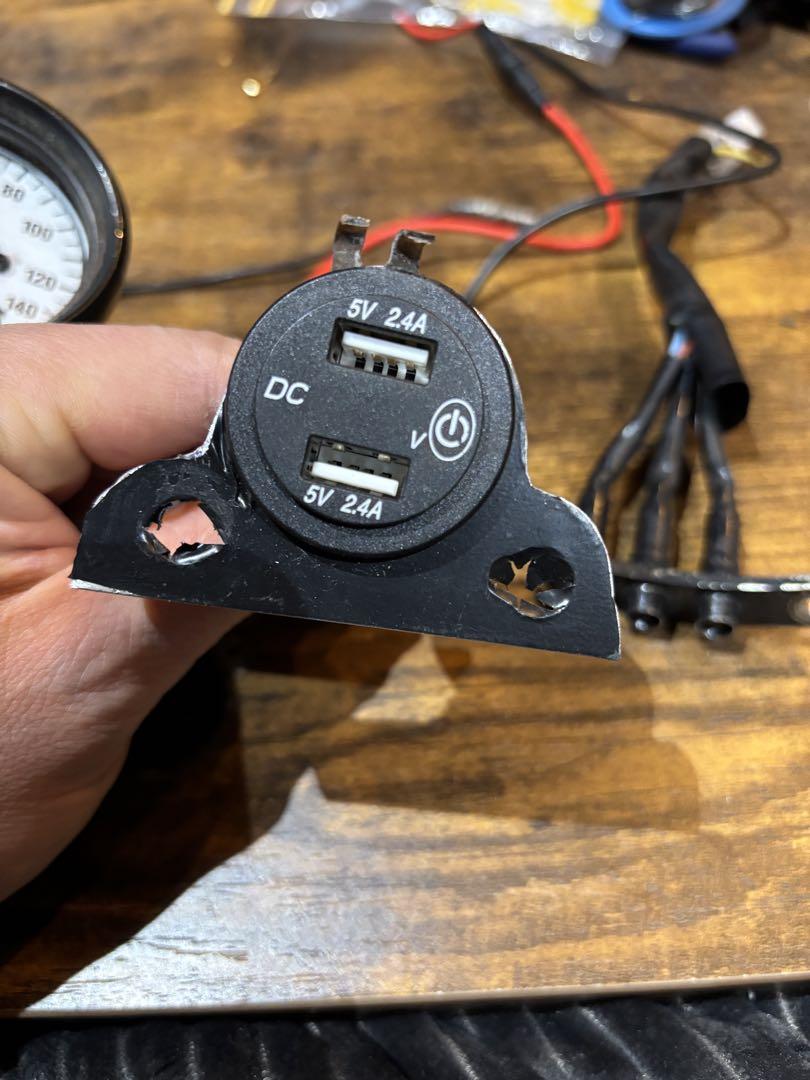 デイトナ スピードメーター インジゲーター 電圧計充電器 TW