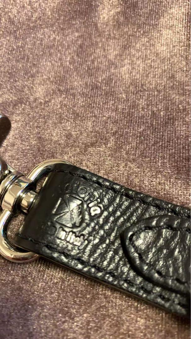 伝統を守り続ける革職人が一つ一つ丁寧に仕上げたイタリア製の本革キーホルダー