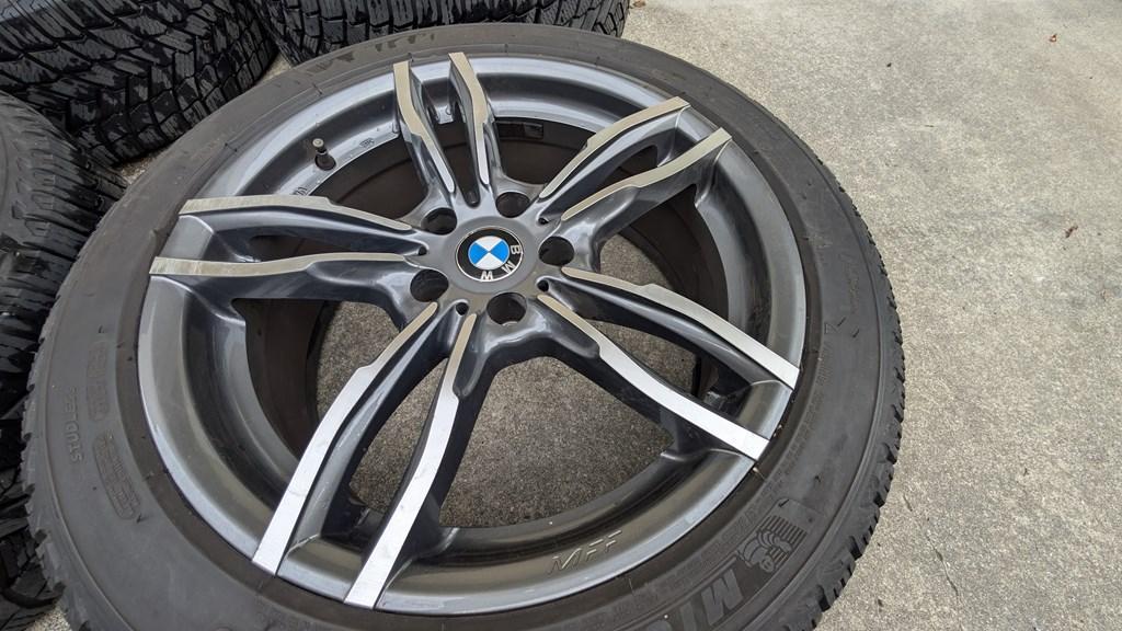 スタッドレスタイヤ　ホイールセット18インチ　X-ICE BMW ３シリーズなど