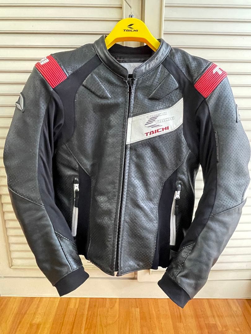 RSタイチ (RS TAICHI) 826 ベンテッド レザージャケット サイズ:EUR50 中古美品 | RSタイチ(アールエスタイチ)バイクジャケット ブラック