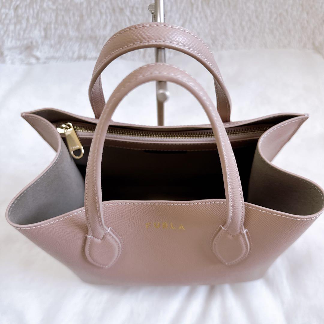 今年人気のブランド品や フルラ 現行ロゴ✨ ✨極美品 エラ S ミニトート 自立型 ピンク バッグ